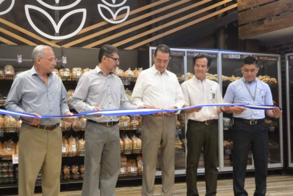 El Salvador: Grupo Calleja abre la tienda número 100 de Súper Selectos