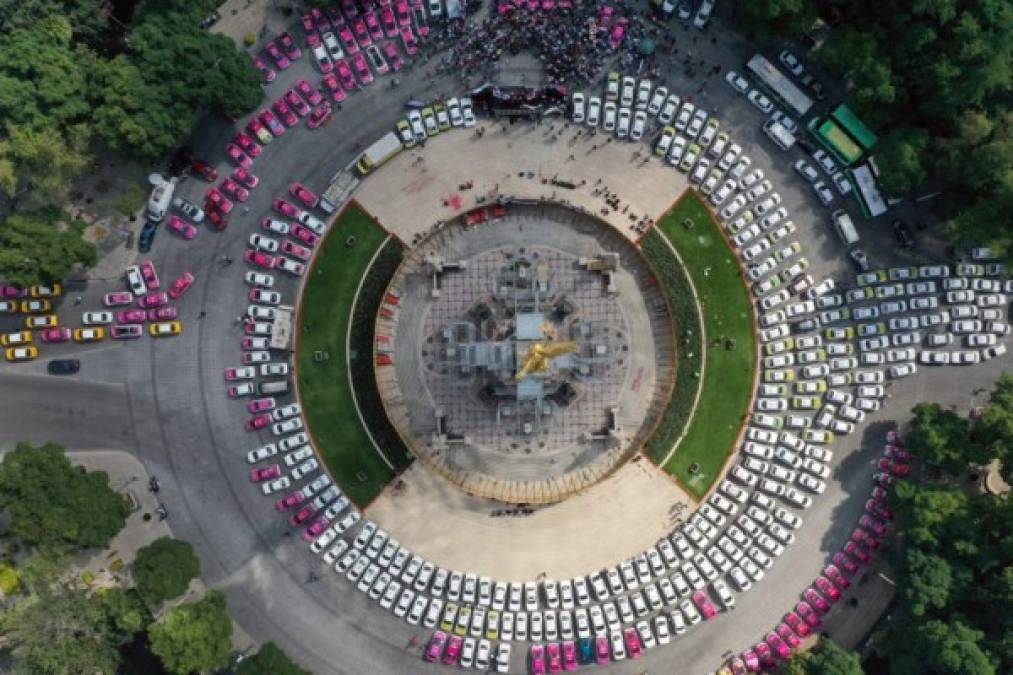 Taxistas mexicanos bloquean calles de la CDMX contra apps de transporte