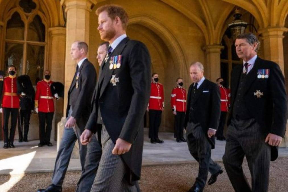 Reina Isabel II y su familia dan el ‘último adiós’ al príncipe Felipe