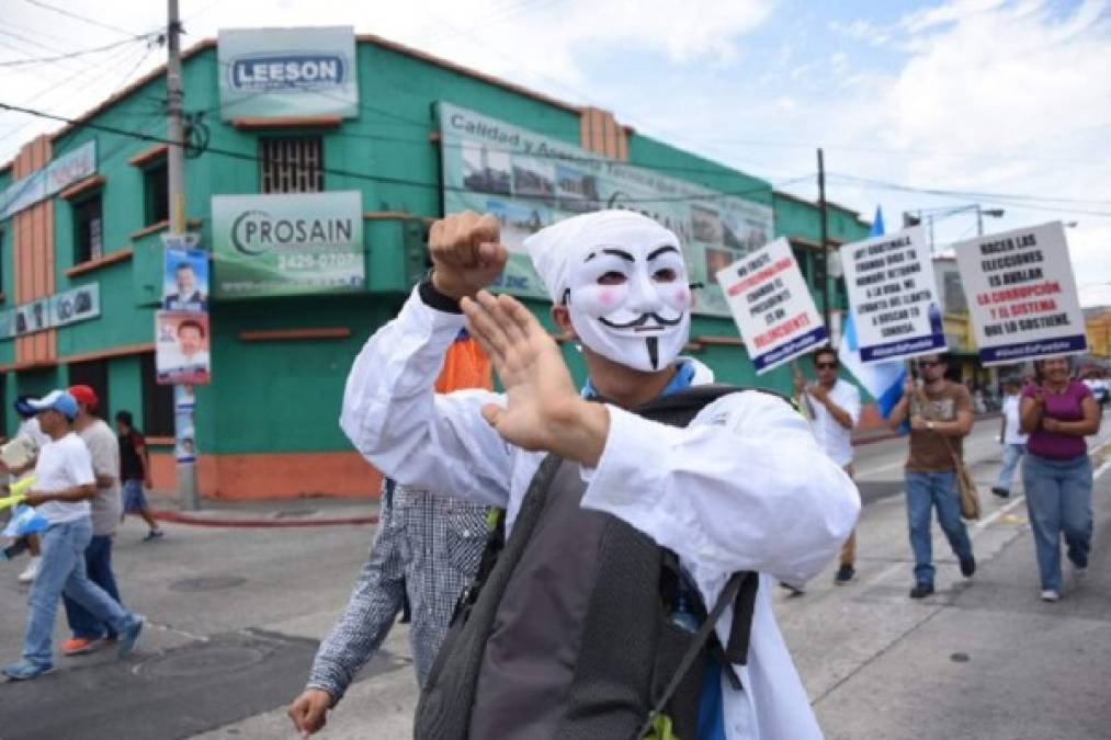 ‎Guatemala‬ exige ‪renuncia‬ de ‪OttoPérez‬.
