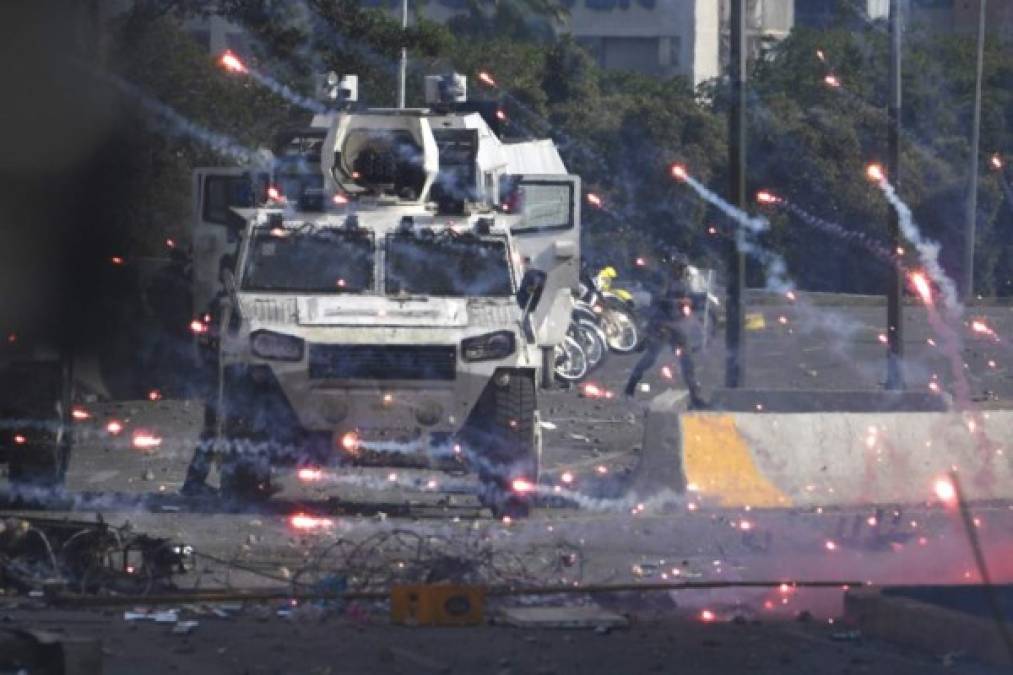 Levantamiento militar en Venezuela impulsa al precio del petróleo