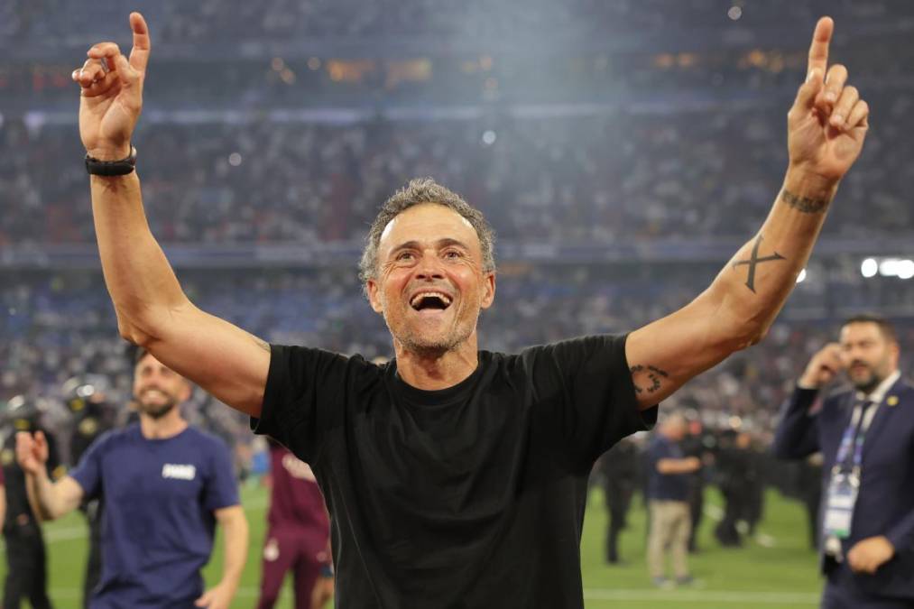 <i>Múnich (Alemania), 31/05/2025.- El entrenador del PSG, Luis Enrique, celebra tras ganar la final de la UEFA Champions League entre el Paris Saint-Germain y el Inter de Milán, en Múnich, Alemania, el 31 de mayo de 2025. (Liga de Campeones, Alemania) EFE/EPA/CHRISTOPHER NEUNDORF</i>