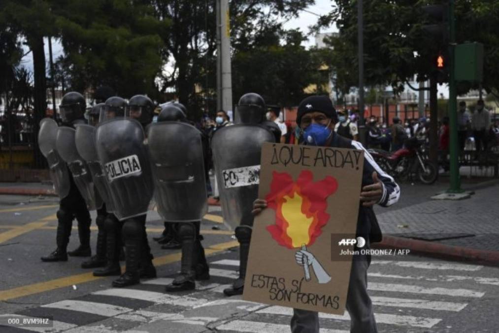 Guatemala sumida en nueva ola de protestas antigubernamentales