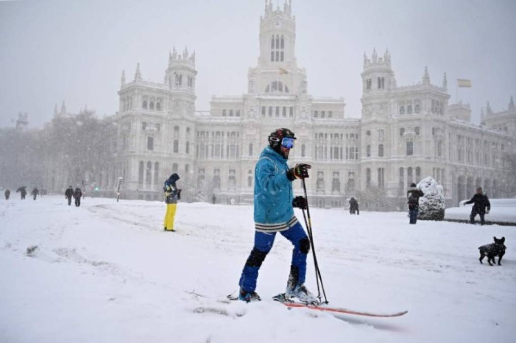 Tormenta de nieve siembra el caos en España