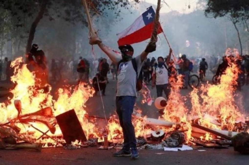 Incertidumbre en Chile tras 45 días de una crisis social sin tregua
