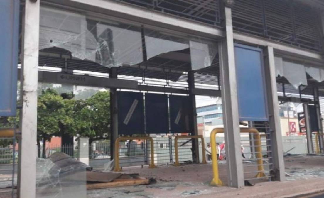 En el norte del país se reporta el saqueo del centro comercial City Mall, además de un ataque al edificio del periódico La Prensa, además de otros daños a la infraestructura pública.