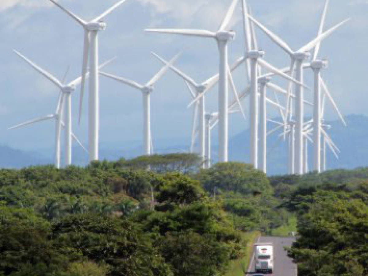 Nicaragua inaugura nueva planta eólica