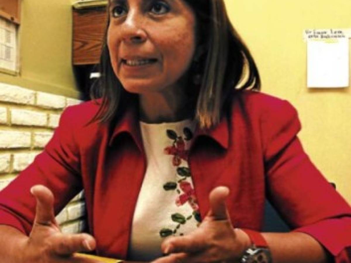 Suyapa María Sosa Ferrari: Fuerza ante la fragilidad de la vidaPaís: HondurasCargo: Jefa del Servicio de Neumología del Instituto Nacional Cardiopulmonar de Honduras