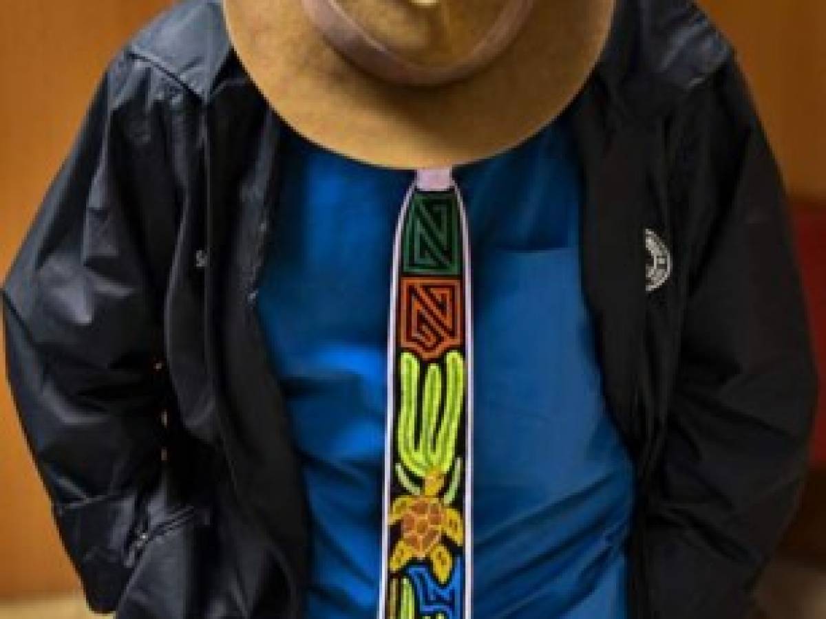A representative of Panama's Guna Yala indigenous province wears a Mola (traditional hand-made textile) tie during a press conference in Panama City, on May 21, 2019. - Representatives of natives Guna requested to the manufacturer of sportswear and footwear Nike to suspend the launch of a new shoes with a Panamanian Kuna mola print (a hand-made textile) on it, scheduled for next June 6 in Puerto Rico. (Photo by Luis ACOSTA / AFP) A representative of Panama's Guna Yala indigenous province wears a Mola (traditional hand-made textile) tie during a press conference in Panama City, on May 21, 2019. - Representatives of natives Guna requested to the manufacturer of sportswear and footwear Nike to suspend the launch of a new shoes with a Panamanian Kuna mola print (a hand-made textile) on it, scheduled for next June 6 in Puerto Rico. (Photo by Luis ACOSTA / AFP)