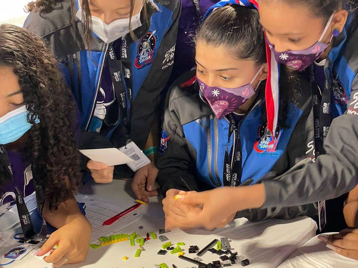 Niñas costarricenses tendrán la oportunidad de viajar al Space Center de la NASA Niñas costarricenses tendrán la oportunidad de viajar al Space Center de la NASA
