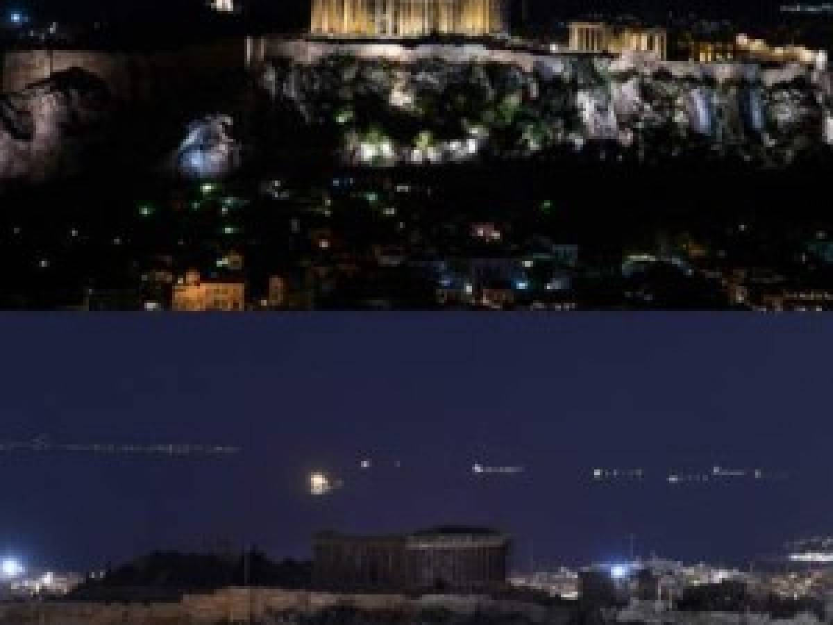 El antiguo templo del Partenón y la Acropolis en Grecia durante la Hora del Planeta.