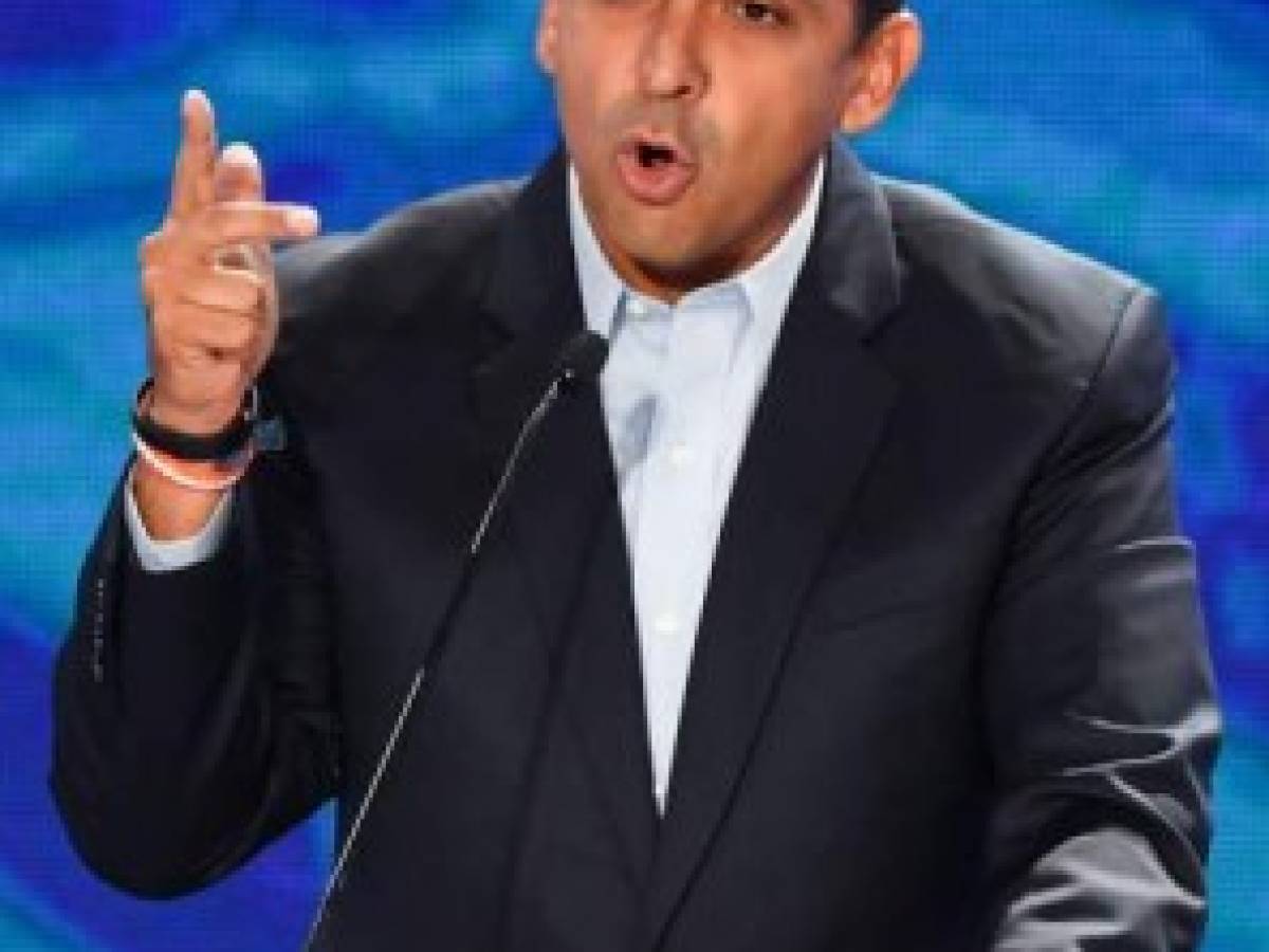 Panama's presidential candidate Ricardo Lombana for the Otro Camino Panama party, speaks during a TV presidential debate in Panama City on April 10, 2019. - Panama will hold presidential elections on May 05. (Photo by Luis ACOSTA / AFP) Panama's presidential candidate Ricardo Lombana for the Otro Camino Panama party, speaks during a TV presidential debate in Panama City on April 10, 2019. - Panama will hold presidential elections on May 05. (Photo by Luis ACOSTA / AFP)