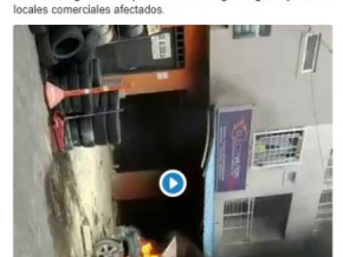 Pero, tras una búsqueda inversa con la herramienta InVid de fragmentos del video, se hallaron reportes de prensa (B) en los que se explica que la camioneta se había incendiado mientras estaba en un taller para reparaciones eléctricas. Pero, tras una búsqueda inversa con la herramienta InVid de fragmentos del video, se hallaron reportes de prensa (B) en los que se explica que la camioneta se había incendiado mientras estaba en un taller para reparaciones eléctricas.
