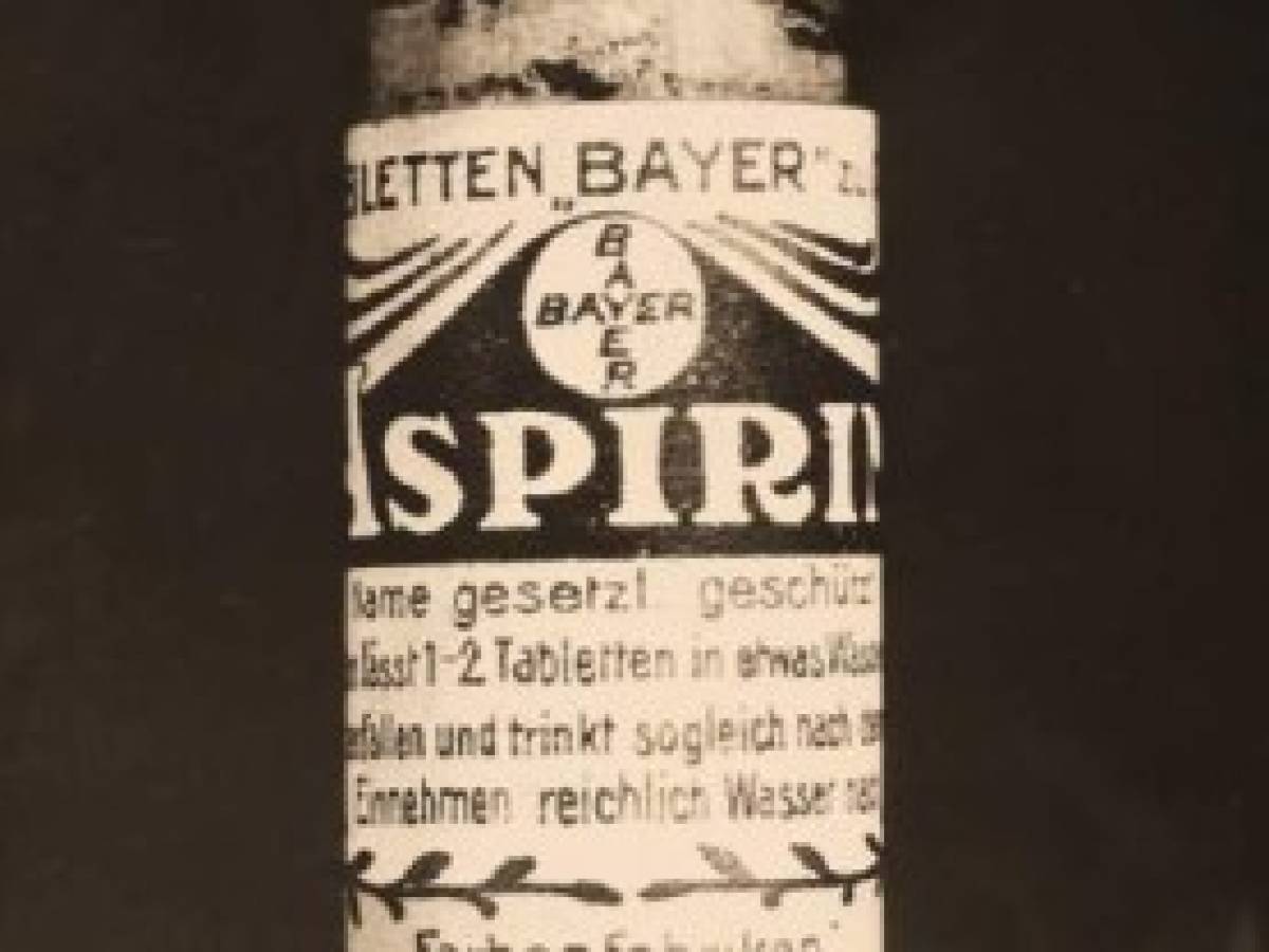Original research 6, S.11, historische Aspirin-Packung, Deutschland, um 1912, Original 'Aspirin, ein Jahrhundertpharmakon', S.32.39.57., 39.58.GB 1998, S. 37, Bayer report, S.23auch 784619731205 Verpackung Produktaufnahme Consumer Care Aspirin/Actron Aspirin Publikationen research 6 Publikationen GeschŠftsbericht 1998 Publikationen Bayer report 72/99 Historie Original research 6, S.11, historische Aspirin-Packung, Deutschland, um 1912, Original 'Aspirin, ein Jahrhundertpharmakon', S.32.39.57., 39.58.GB 1998, S. 37, Bayer report, S.23auch 784619731205 Verpackung Produktaufnahme Consumer Care Aspirin/Actron Aspirin Publikationen research 6 Publikationen GeschŠftsbericht 1998 Publikationen Bayer report 72/99 Historie