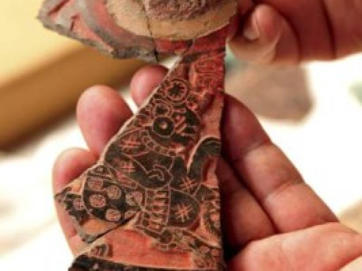 Los descubrimientos fueron realizados en el área denominada Plaza de las Columnas de Teotihuacan, la cuarta más grande del conjunto de 264 hectáreas, localizada entre las pirámides del Sol y de la Luna y al oeste de la Calzada de los Muertos, tres de los espacios más conocidos del centro arqueológico al norte de Ciudad de México. Los descubrimientos fueron realizados en el área denominada Plaza de las Columnas de Teotihuacan, la cuarta más grande del conjunto de 264 hectáreas, localizada entre las pirámides del Sol y de la Luna y al oeste de la Calzada de los Muertos, tres de los espacios más conocidos del centro arqueológico al norte de Ciudad de México.
