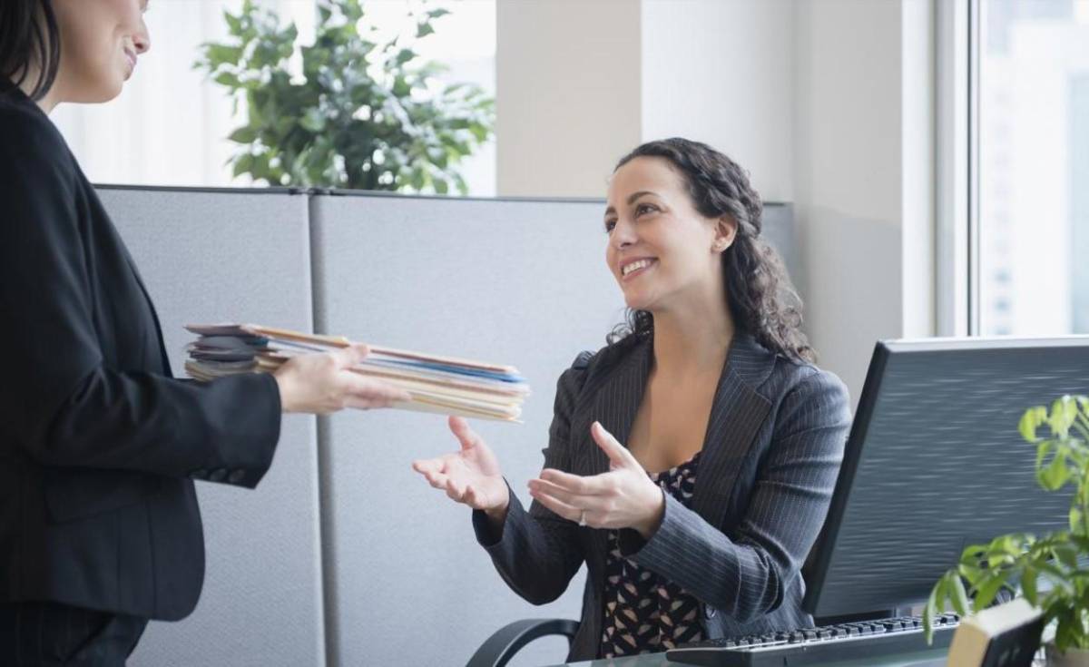 Aprender a decir no: cómo dejar de complacer a todos en el trabajo sin poner en riesgo su carrera Aprender a decir no: cómo dejar de complacer a todos en el trabajo sin poner en riesgo su carrera