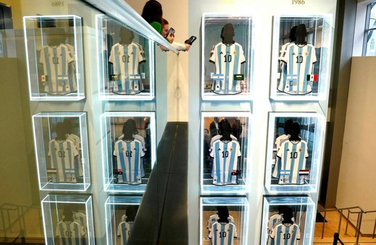 Camisetas usadas por Messi en Qatar 2022 se subastan por US$7,8 millones