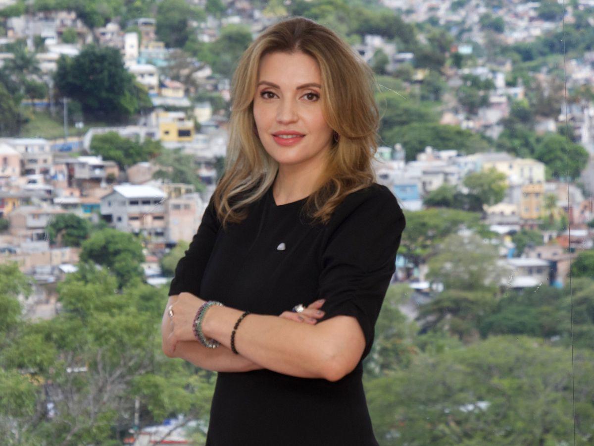 Viviana Bueso Asfura, Gerente General de Banco Azteca. Foto: E&amp;N.