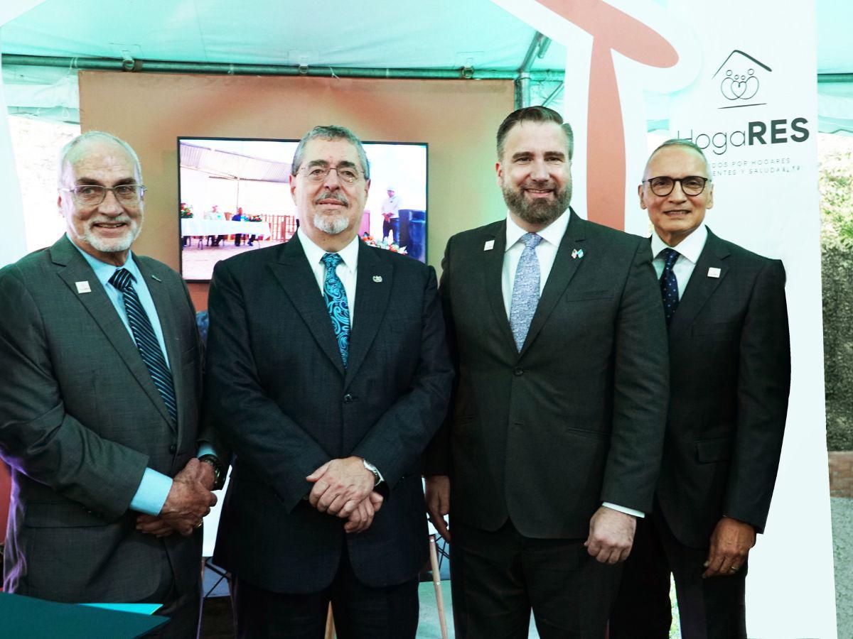 El programa HogaRES transforma más de 25.000 vidas en Guatemala, un piso de concreto a la vez El programa HogaRES transforma más de 25.000 vidas en Guatemala, un piso de concreto a la vez