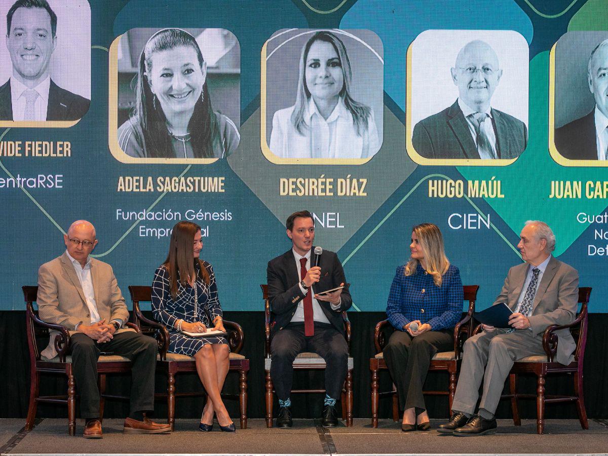 Panel “Retos de empleabilidad y emprendimiento en Guatemala”.