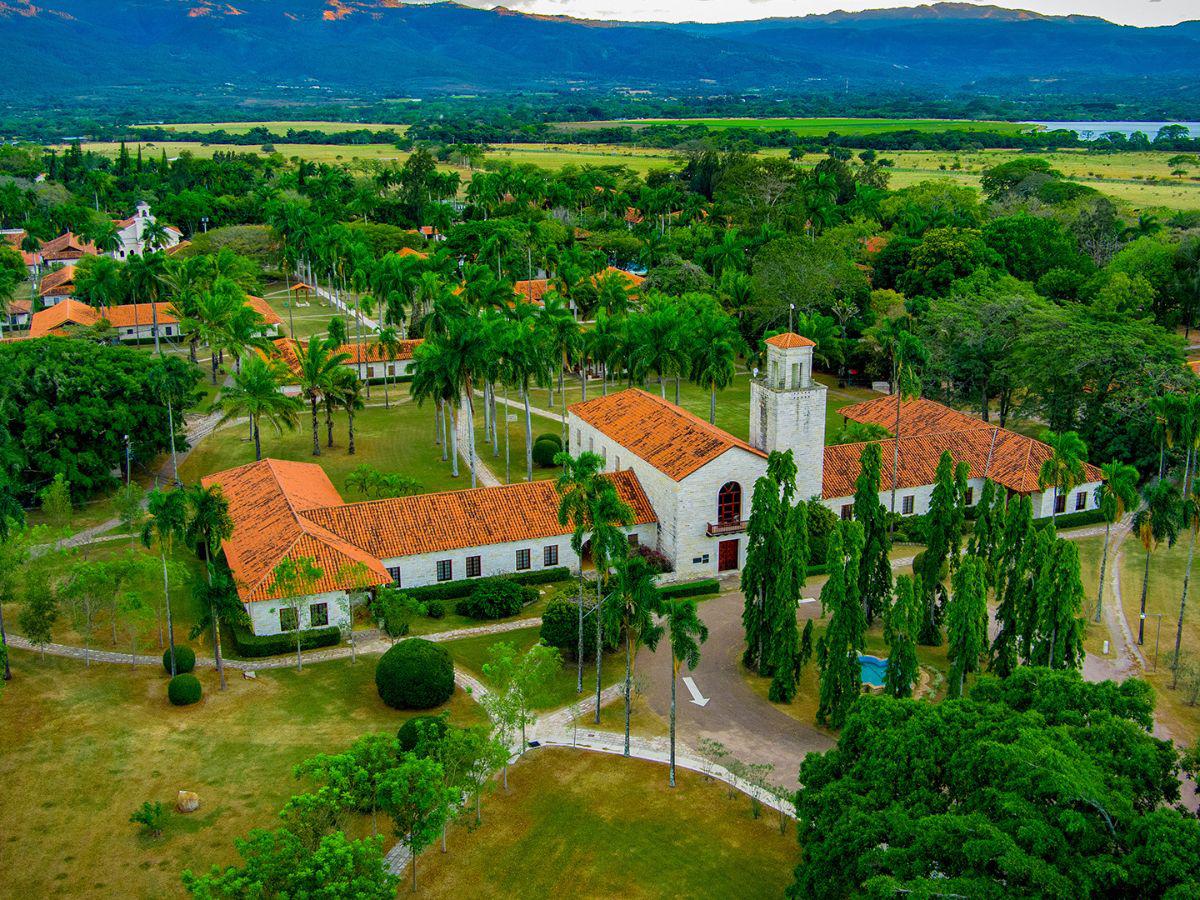 Zamorano: Innovación y liderazgo en la educación superior agrícola de América Latina Zamorano: Innovación y liderazgo en la educación superior agrícola de América Latina