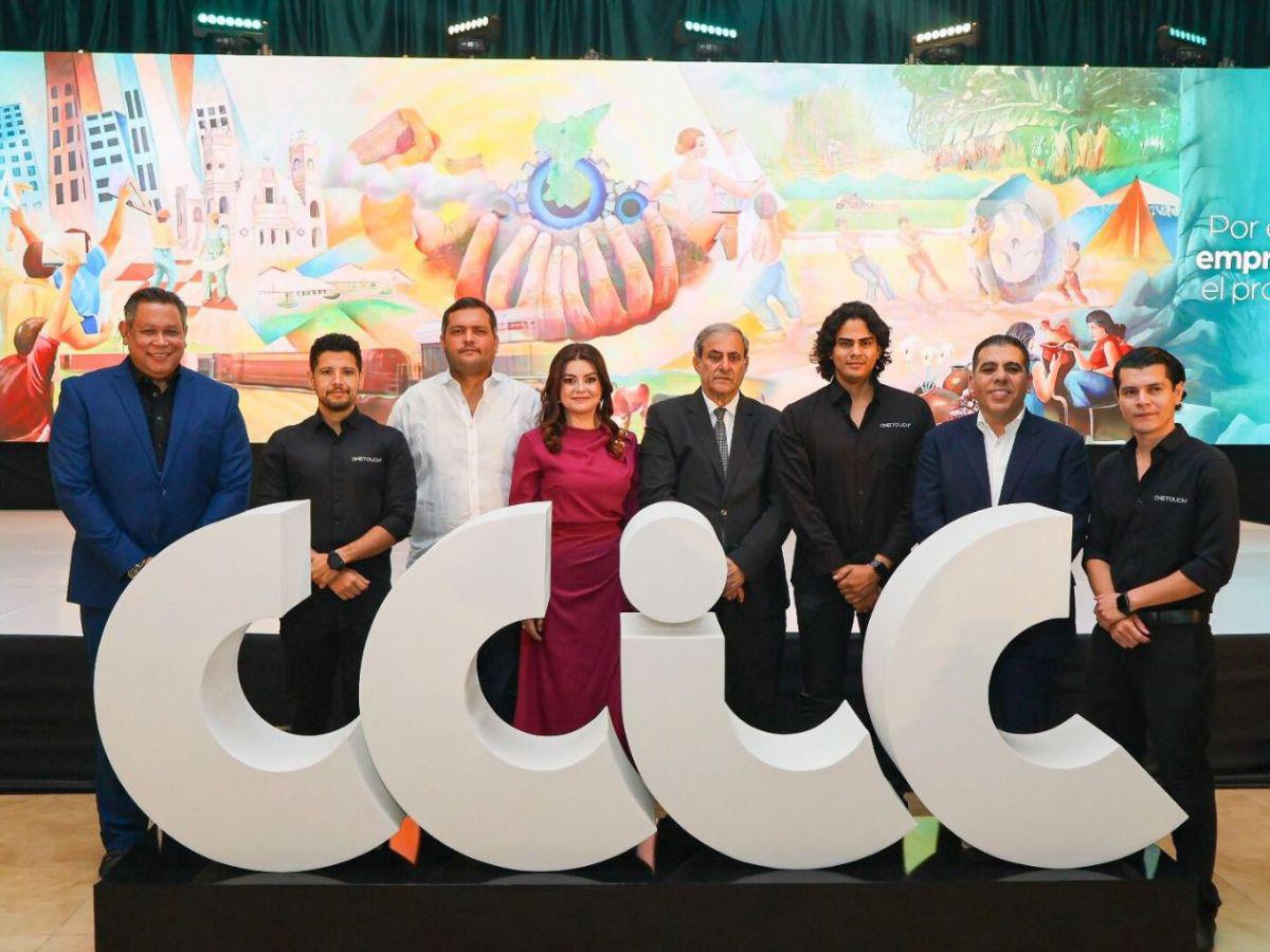 La Cámara de Comercio Industria de Cortés presentó una renovación de imagen que simboliza modernización mientras preserva su esencia histórica de 94 años. <b>Fotos:</b> Frankly Muñoz y CCIC. La Cámara de Comercio Industria de Cortés presentó una renovación de imagen que simboliza modernización mientras preserva su esencia histórica de 94 años. <b>Fotos:</b> Frankly Muñoz y CCIC.