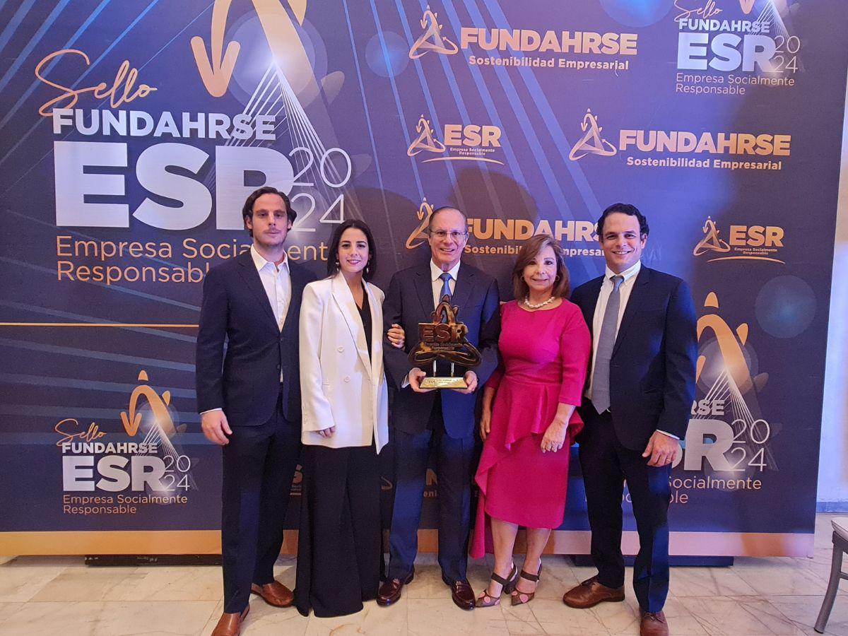 Alejandro, Isabella, Fauzy, Julia y Juan José Rishmawy. Alejandro, Isabella, Fauzy, Julia y Juan José Rishmawy.