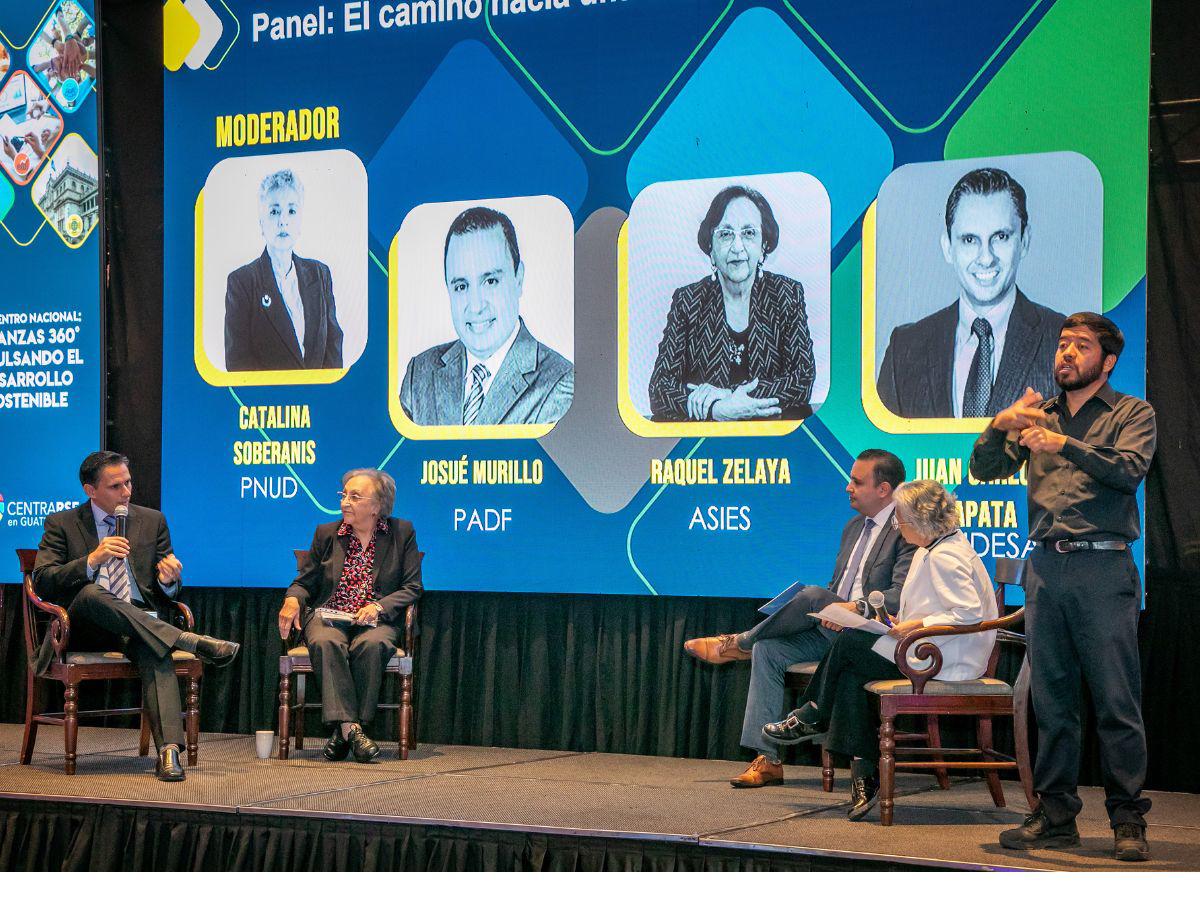 Panel “El camino hacia una buena gobernanza”.