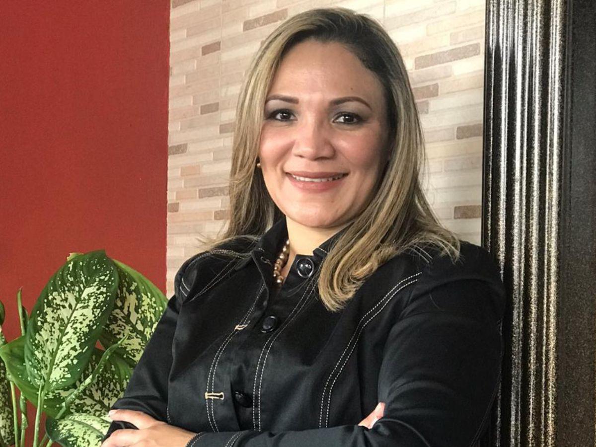 A través de su gestión, Dorita de Bolaños fomenta un entorno de crecimiento mutuo. A través de su gestión, Dorita de Bolaños fomenta un entorno de crecimiento mutuo.