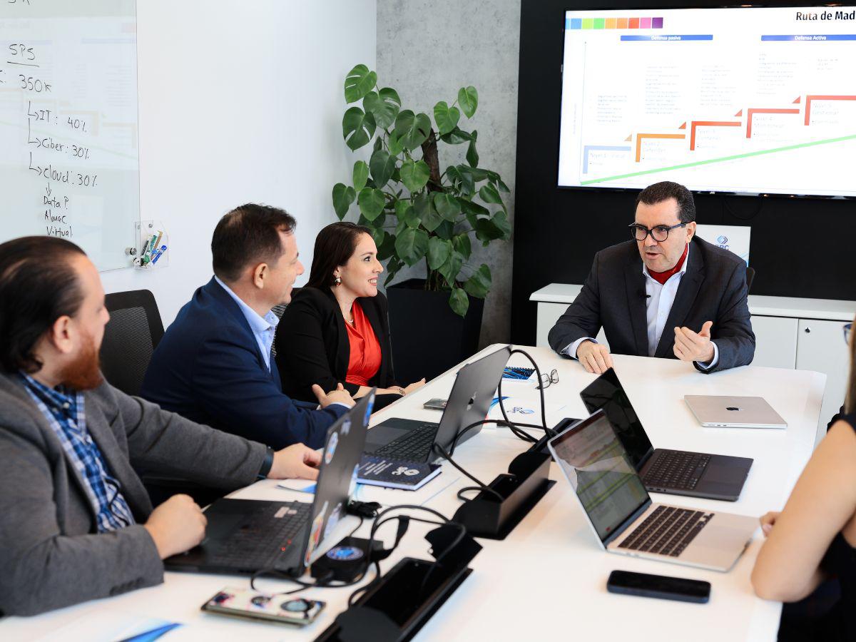 SPC Internacional es una empresa integradora de tecnología con una fuerte presencia en Centroamérica. El equipo de expertos en San Pedro Sula trabaja para brindar soluciones innovadoras y personalizadas a las empresas hondureñas. <b>Foto:</b> Joseph Amaya SPC Internacional es una empresa integradora de tecnología con una fuerte presencia en Centroamérica. El equipo de expertos en San Pedro Sula trabaja para brindar soluciones innovadoras y personalizadas a las empresas hondureñas. <b>Foto:</b> Joseph Amaya