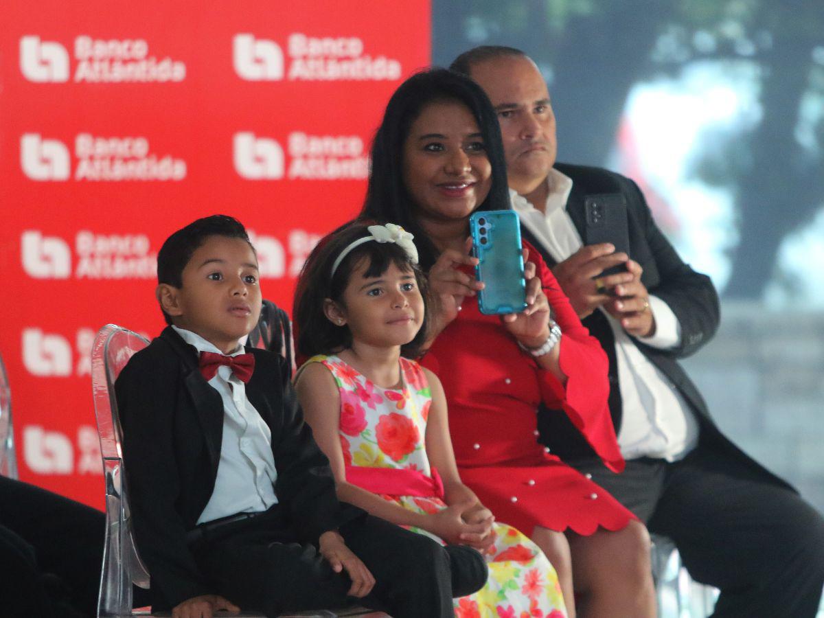 Banco Atlántida lanza campaña “En Banco Atlántida, su esfuerzo está seguro” con historias reales de confianza y compromiso Banco Atlántida lanza campaña “En Banco Atlántida, su esfuerzo está seguro” con historias reales de confianza y compromiso