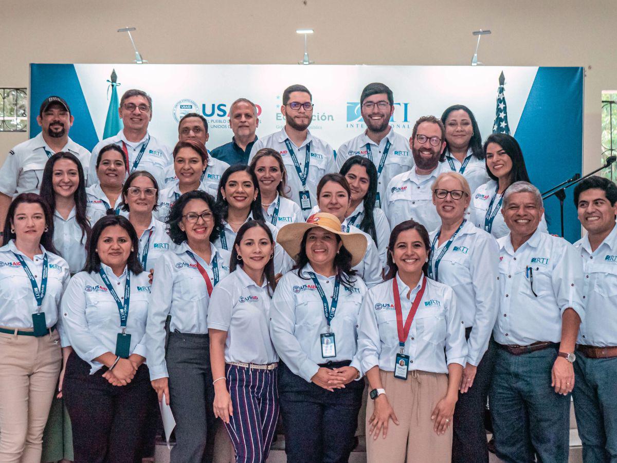 Representantes de diferentes organizaciones de Progresa con Educación, entre ellas FUNDAHRSE.