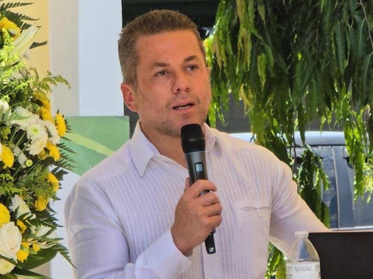 Roger Enrique Valladares , Vicepresidente de UTH. Roger Enrique Valladares , Vicepresidente de UTH.