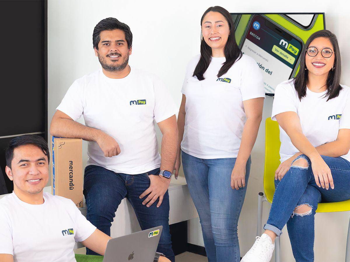 <b>Core Team de Mercandú Pay. </b>De izquierda a derecha:<i> </i>Rodrigo Castillo, Engineer Manager; Adrián Gómez, CEO; Andrea Herrera, Data Analyst y Florencia Tobar, Marketing Coordinator. <b>Core Team de Mercandú Pay. </b>De izquierda a derecha:<i> </i>Rodrigo Castillo, Engineer Manager; Adrián Gómez, CEO; Andrea Herrera, Data Analyst y Florencia Tobar, Marketing Coordinator.