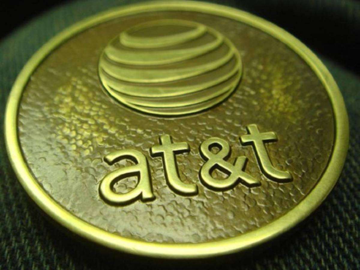 ATyT negocia la compra de DirecTV por US$50.000 millones