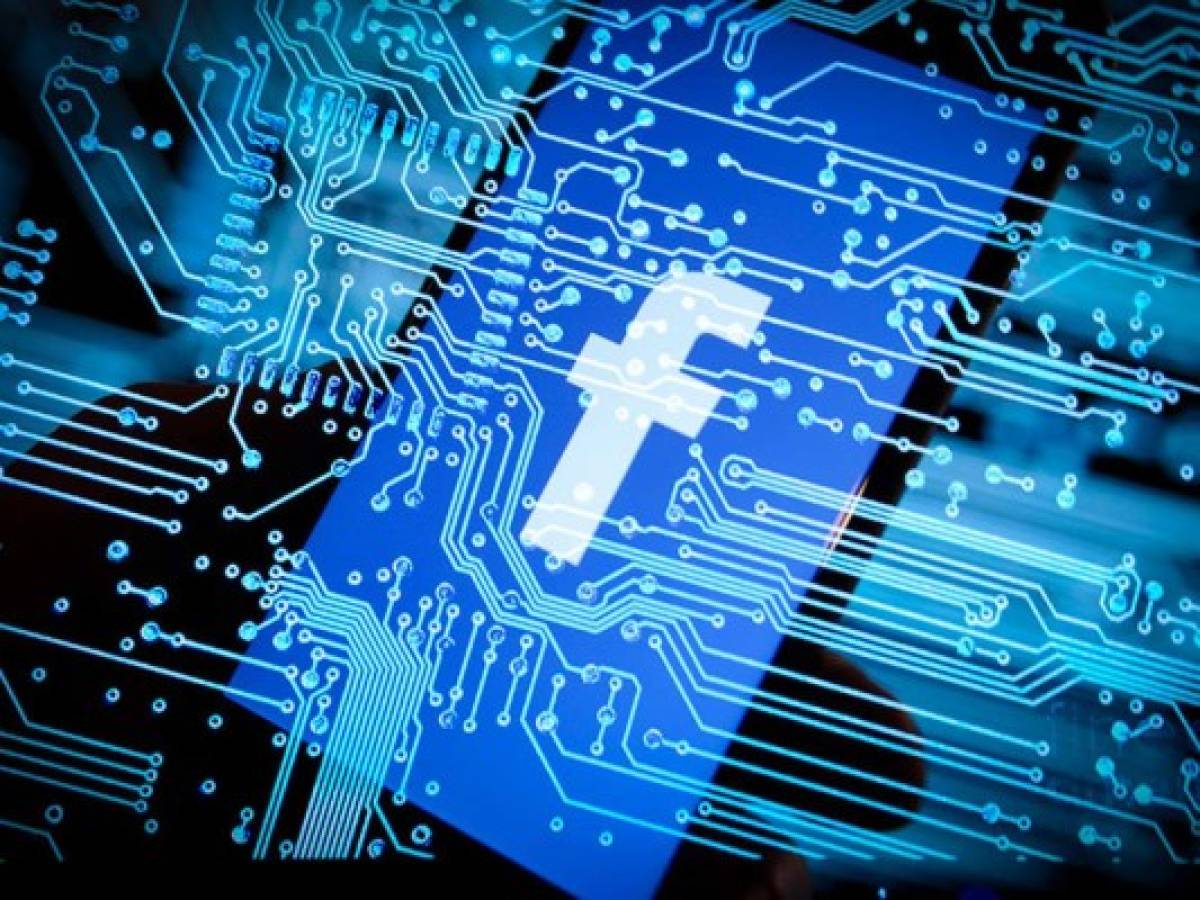 Facebook compartió datos de usuarios con docenas de compañías