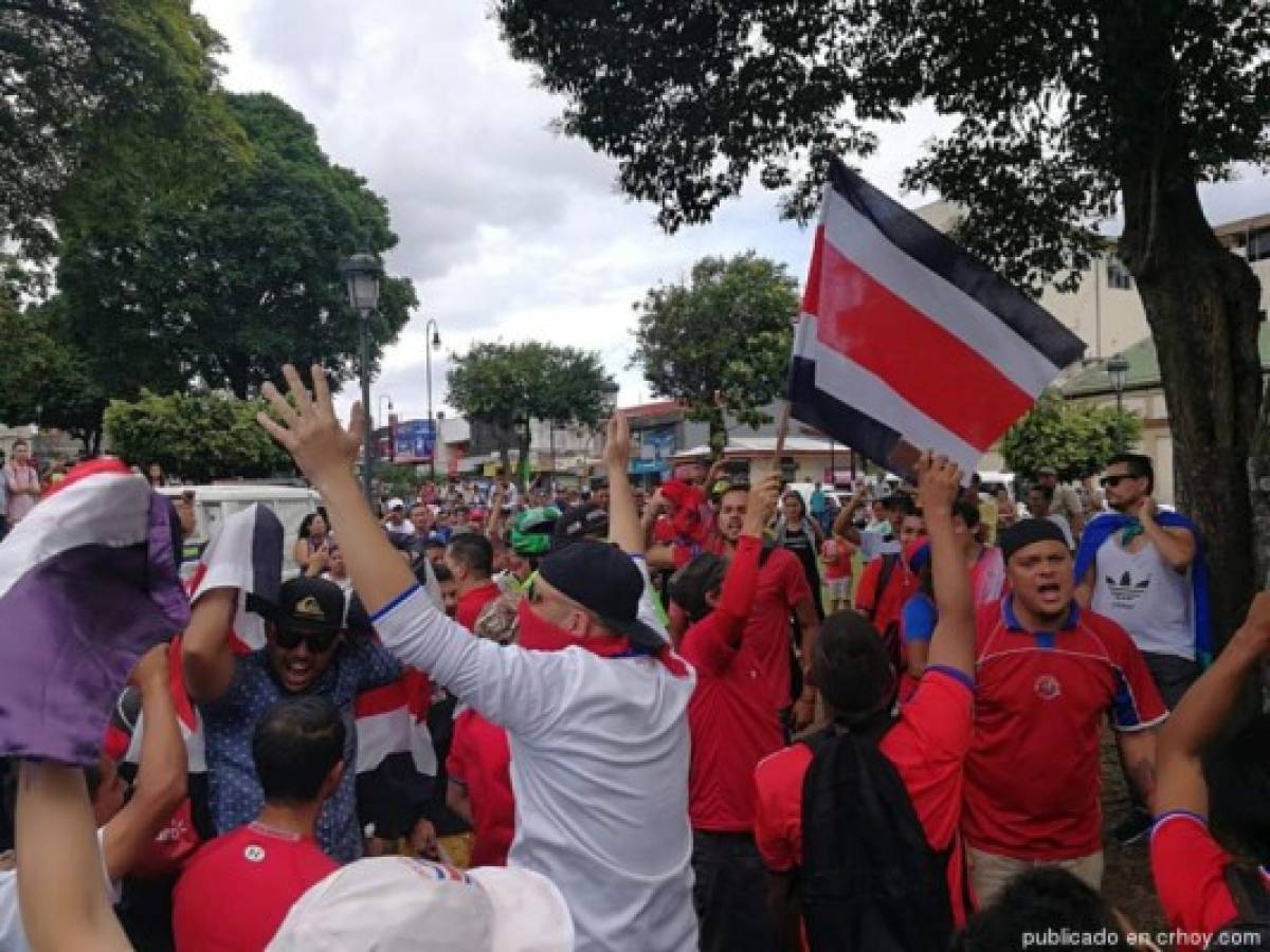 Manifestación con símbolos nazis en Costa Rica contra migrantes nicaragüenses