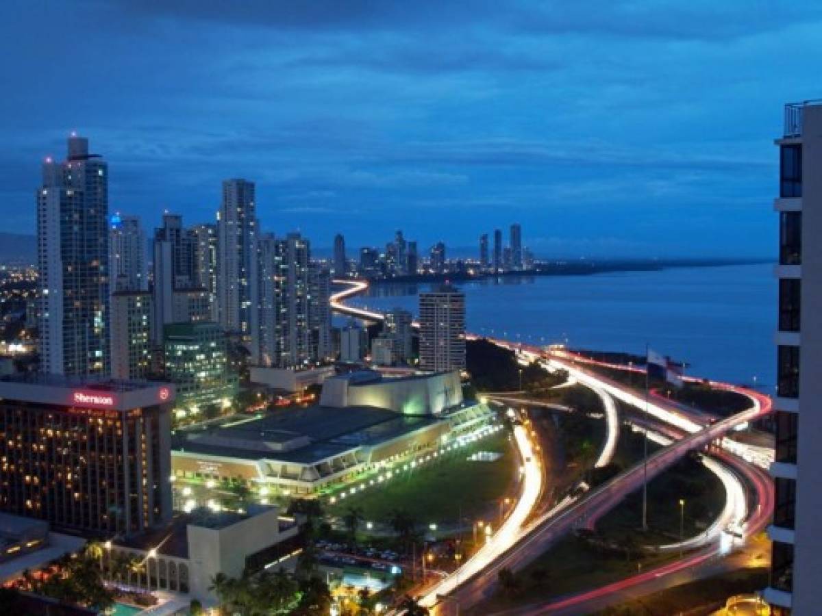 Panamá sale de la lista gris del GAFI, anuncia Varela