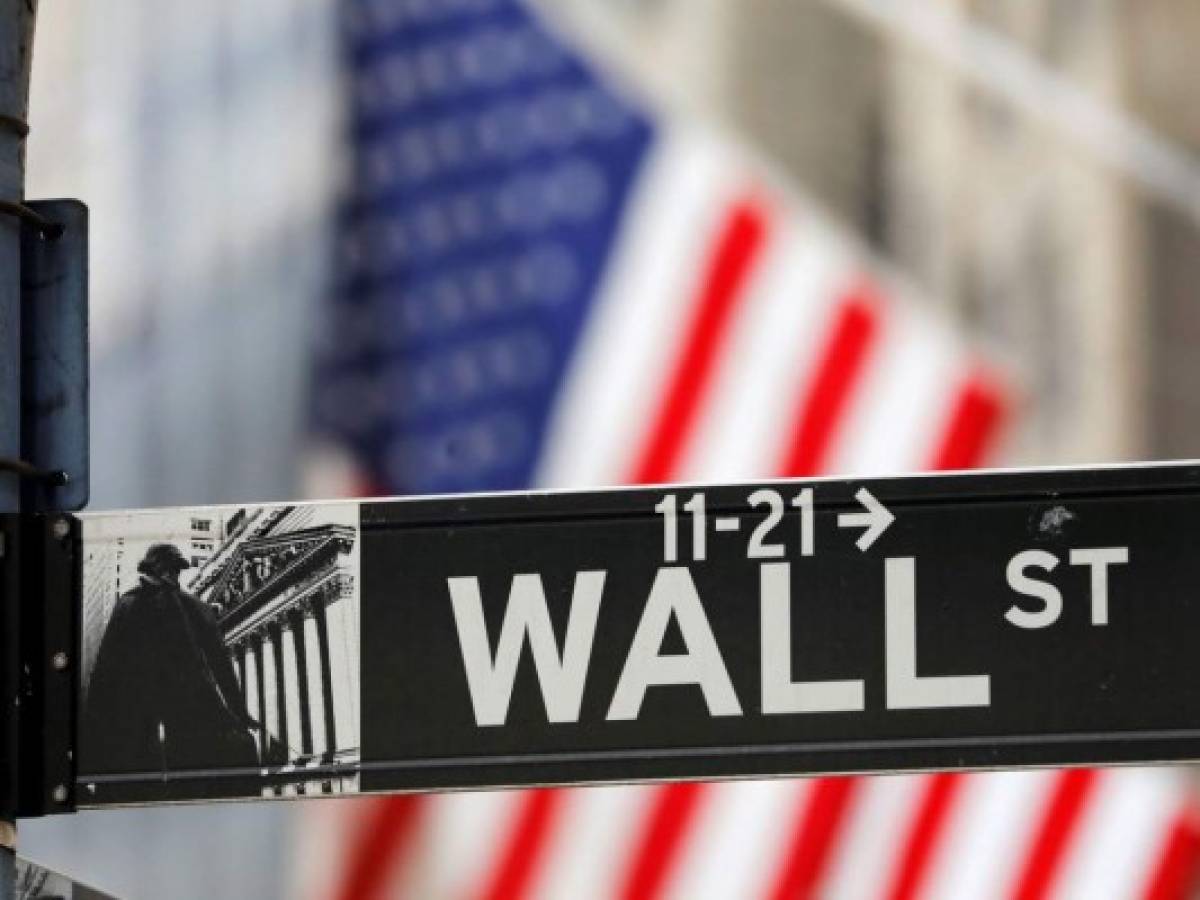 La SEC investiga cómo los bancos de Wall Street vigilan las comunicaciones de sus empleados