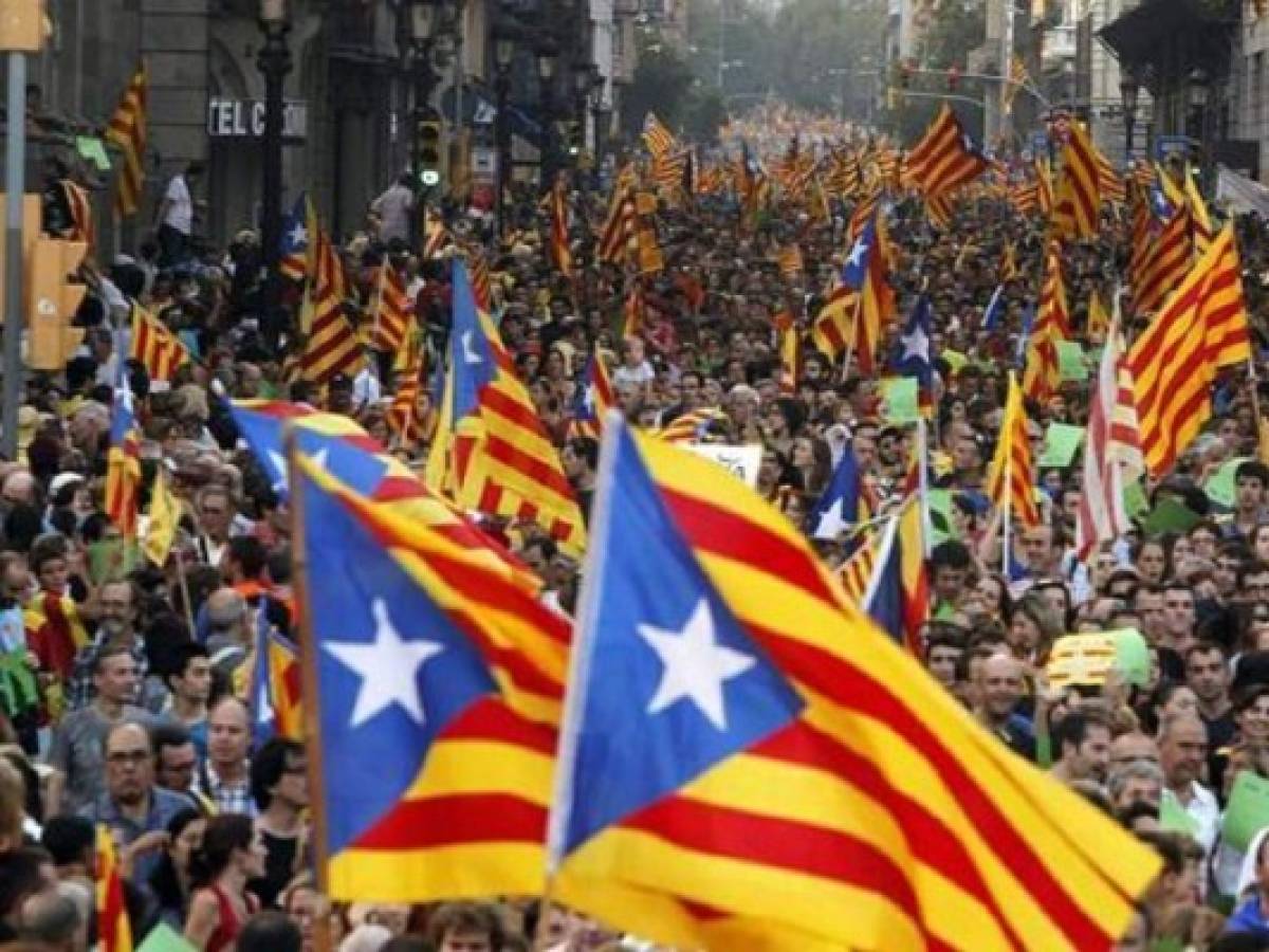 Cataluña celebra su día mirando a Escocia