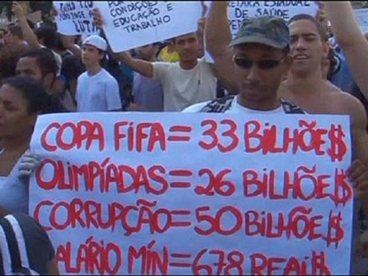 Hurtos y huelgas, las grandes amenazas de Brasil-2014