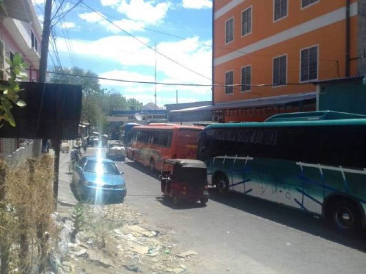 El Salvador: Reportan caos en frontera El Amatillo