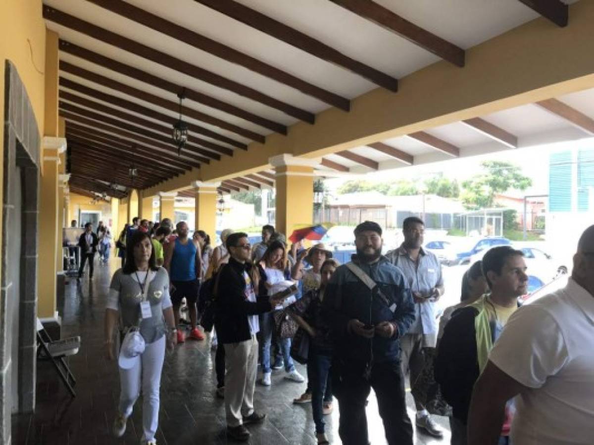 Venezolanos votan en plebiscito contra Maduro desde Centroamérica