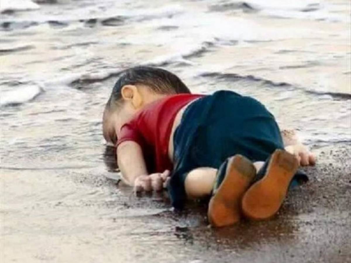Foto de niño ahogado conmociona a Europa, el drama de los refugiados