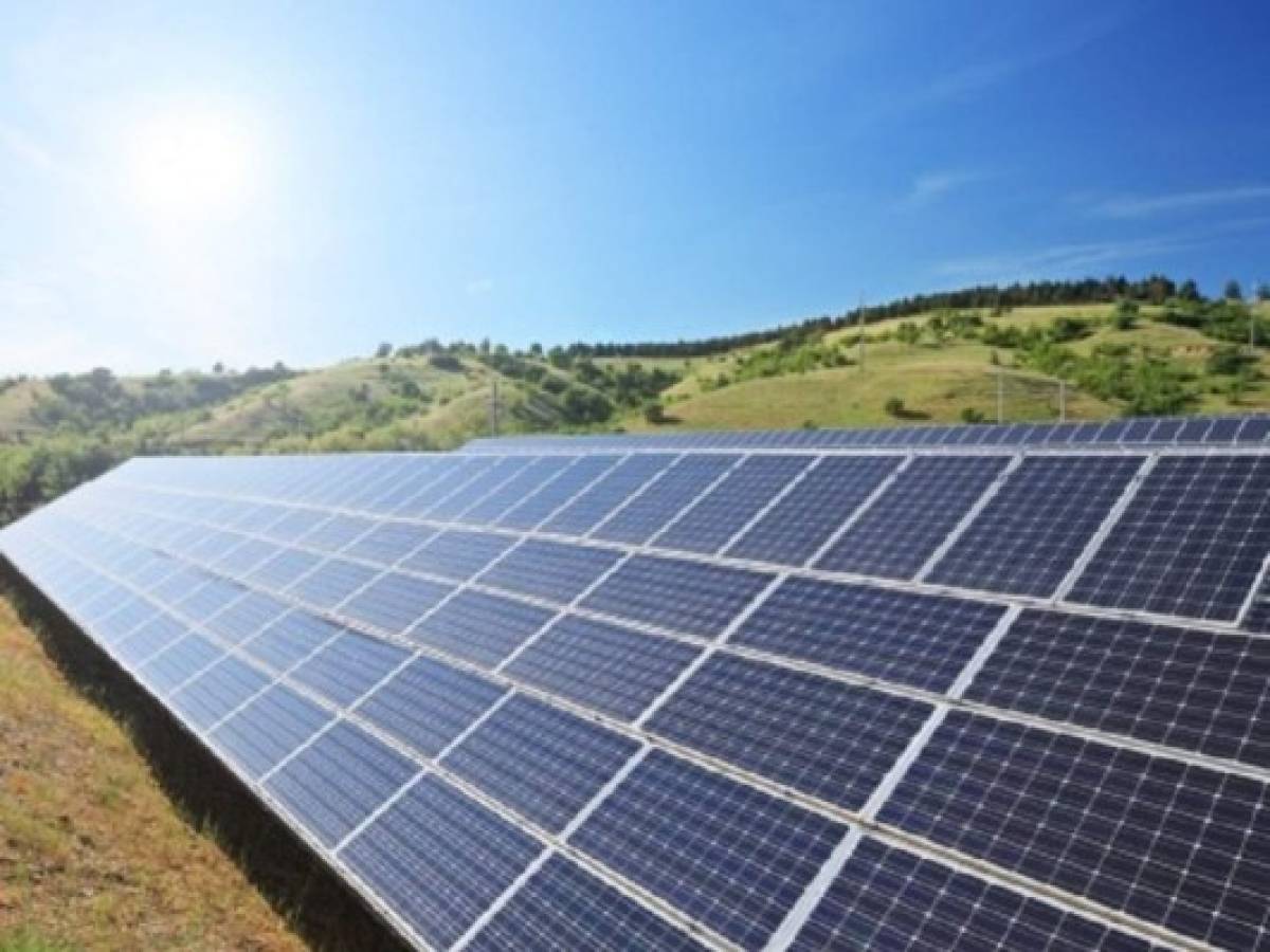 Guatemala adjudica 30 MW solares en licitación pública