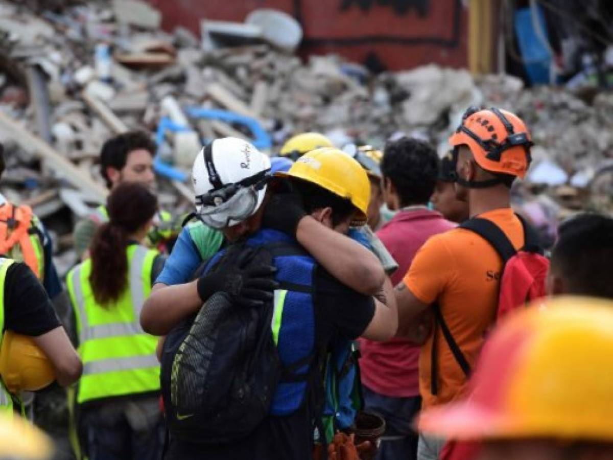 Asciende a 307 cifra de muertos por terremoto en México