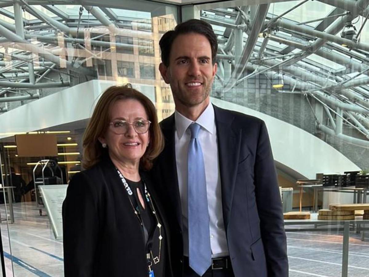 Director Ejecutivo del PCA, Jonathan Fanitini Porter, junto a la Vice Presidenta de Fundación Terra, María del Carmen Nasser de Ramos. Director Ejecutivo del PCA, Jonathan Fanitini Porter, junto a la Vice Presidenta de Fundación Terra, María del Carmen Nasser de Ramos.