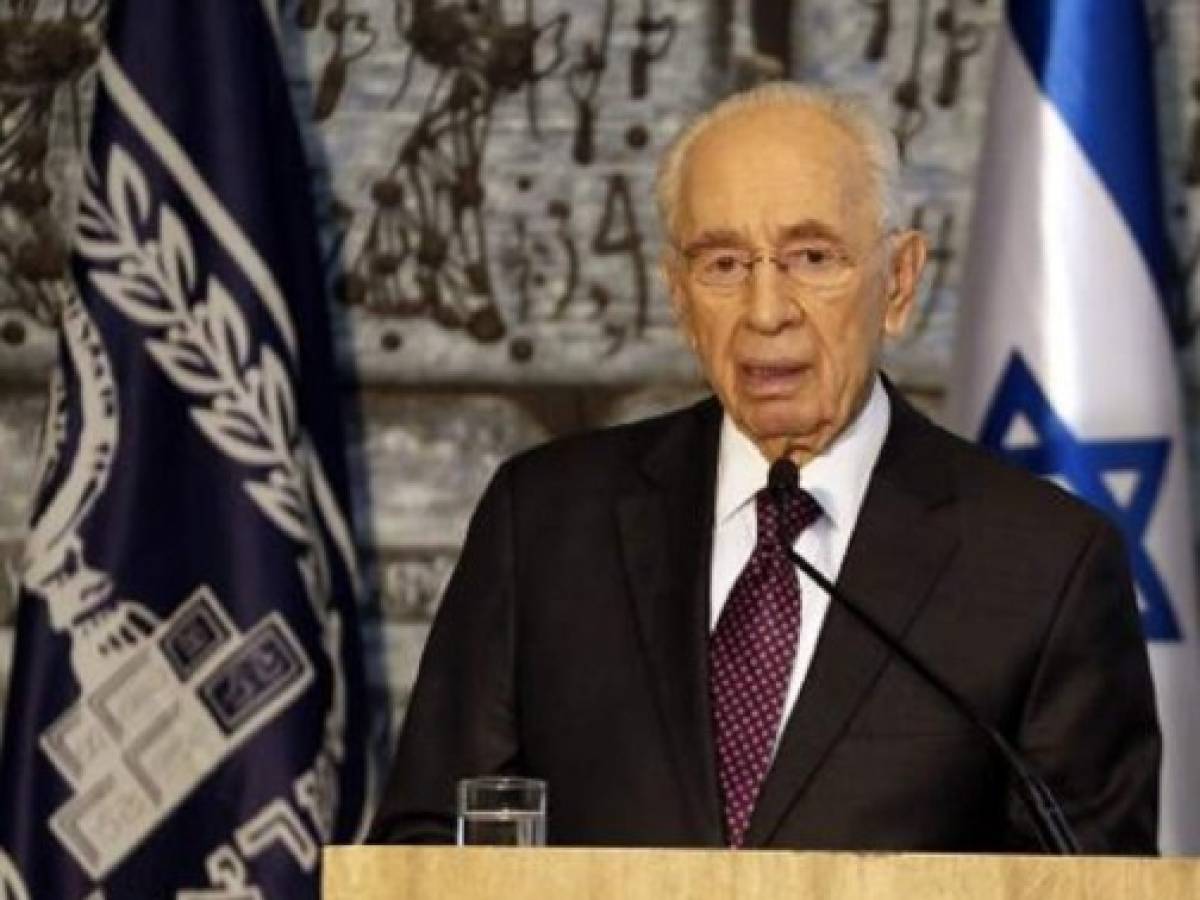 Shimon Peres deja el poder en plena guerra
