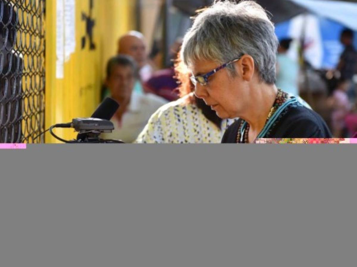 Paula Heredia, cineasta salvadoreña, ganadora de un Emmy con un documental sobre las Torres Gemelas. Destaca en Nueva York, pero está formando a nuevos cineastas salvadoreños y es la impulsora del Festival Internacional de Cine Suchitoto. Paula Heredia, cineasta salvadoreña, ganadora de un Emmy con un documental sobre las Torres Gemelas. Destaca en Nueva York, pero está formando a nuevos cineastas salvadoreños y es la impulsora del Festival Internacional de Cine Suchitoto.