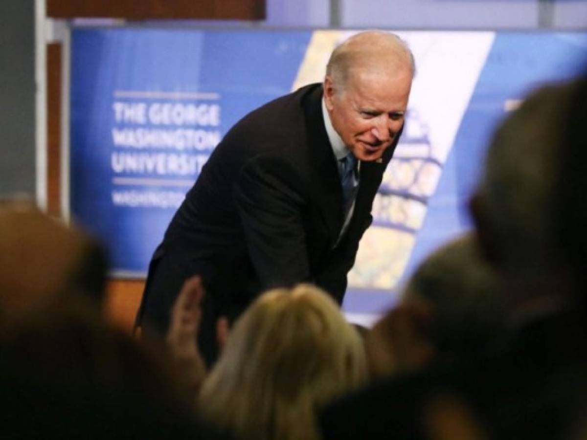 Biden alimenta rumores de candidatura en primarias